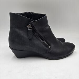 Ecco Women's Size 38 US 7.5 Double Zip Ankle Bootie Black Leather Comfort